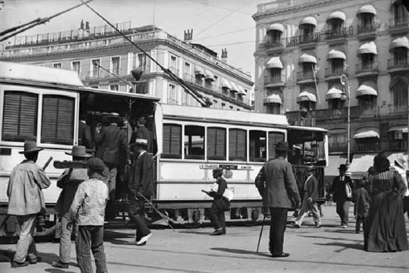 Tranvia en la Puerta del Sol