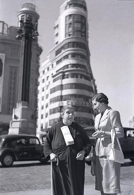 Vendedora de loeria en Callao 1950