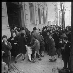 Cola para vacunarse en la calle Bailen 1961