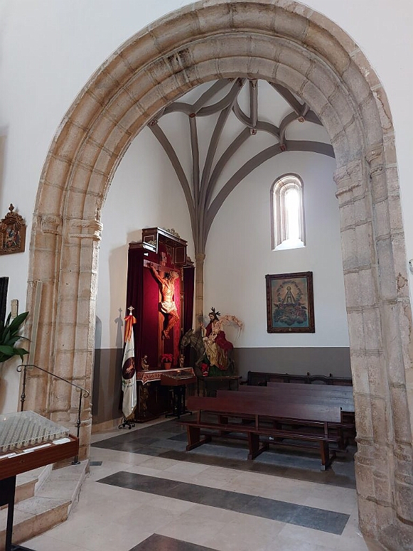 Iglesia-corral-de-almaguer-Capilla-del-Comendador-Francisco-Juarez-768x1024