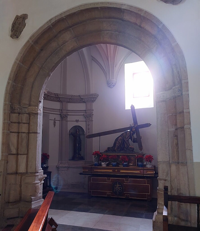 Iglesia-corral-de-almaguer-capilla-de-los-Bricenos-889x1024