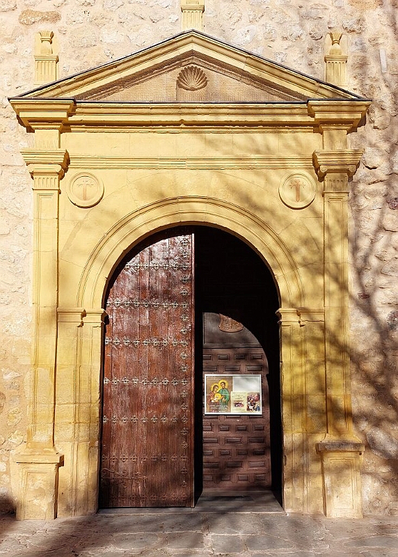 Iglesia-corral-de-almaguer-puerta-pequena-732x1024