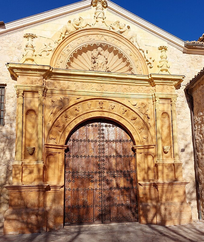 Iglesia-corral-de-almaguer-puerta-principal-862x1024