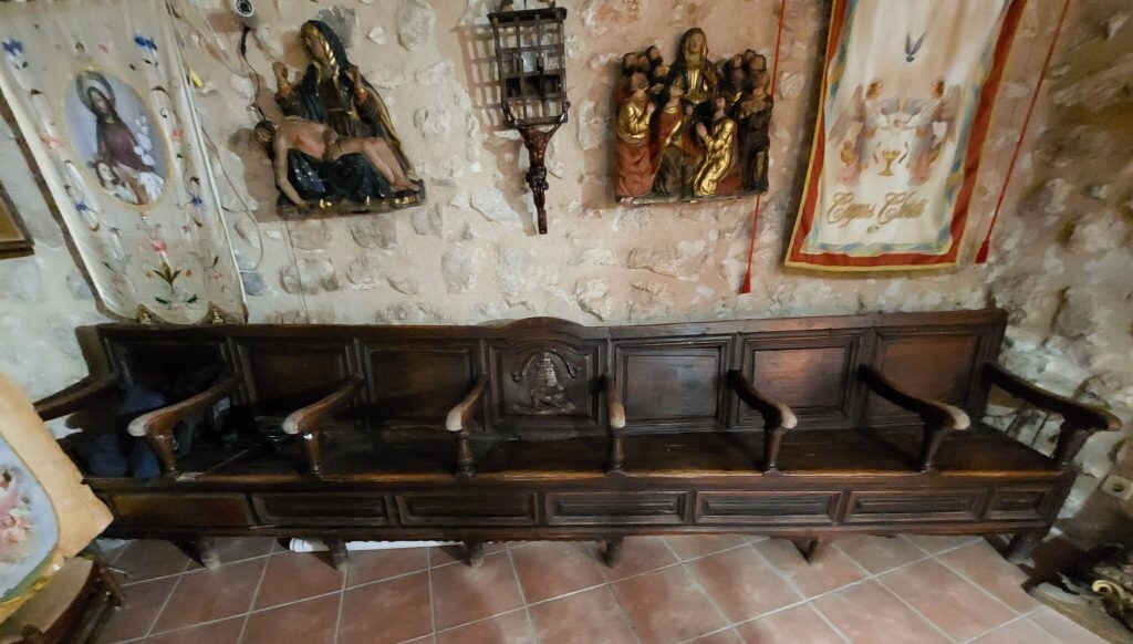 iglesia-corral-de-almaguer-banco-pentecostes-y-piedad-1024x582