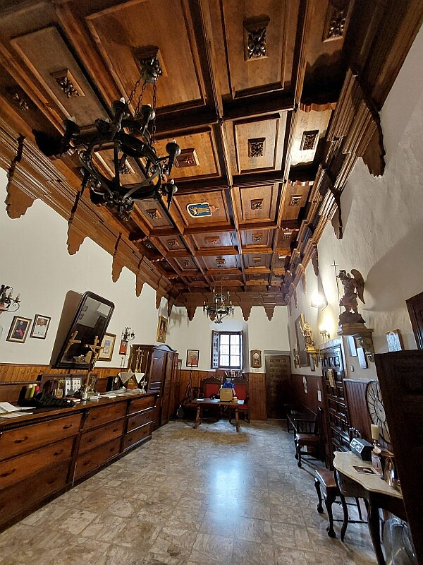 iglesia-corral-de-almaguer-sacristia-acceso-principal-768x1024