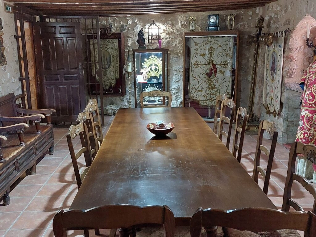 iglesia-corral-delmaguer-sacrstia-ordenada-1024x768