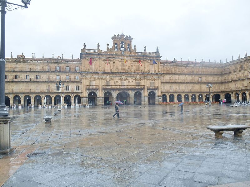 Salamanca._Plaza_Mayor_con_lluvia