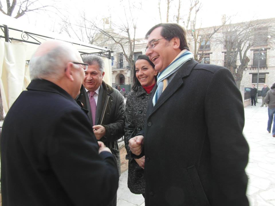 1532163_626934400676127_271255305_n