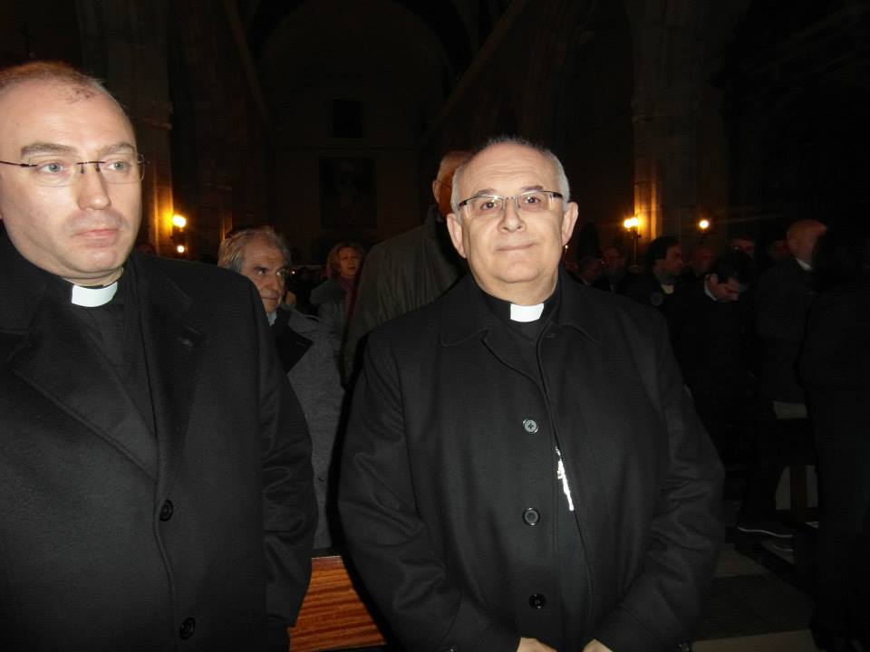 946733_626935270676040_2110093950_n