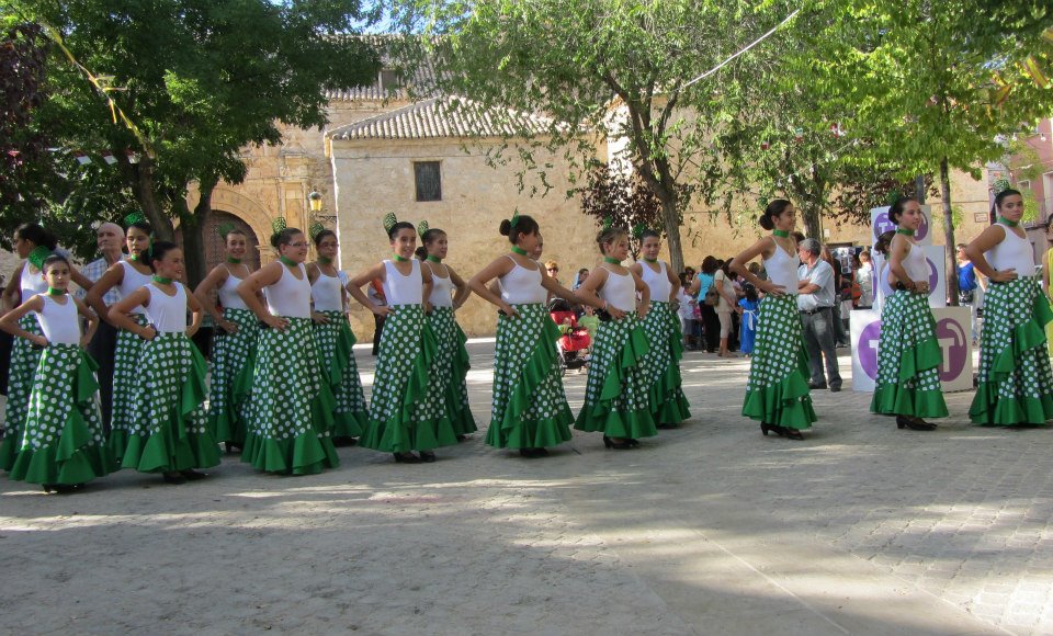 303739_383970495005674_131980797_n