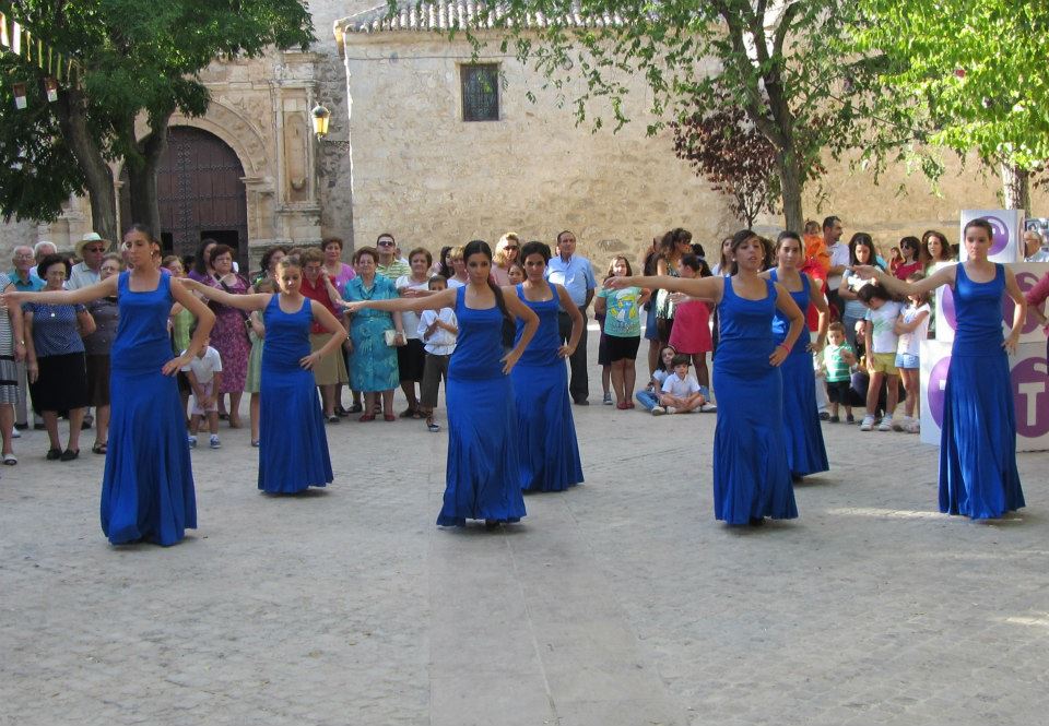 395236_383971521672238_1442959019_n