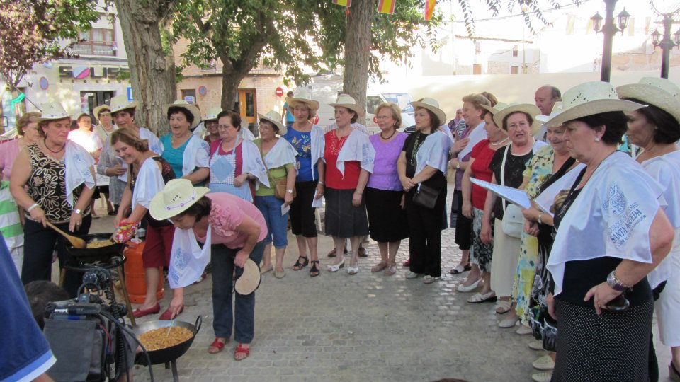 542168_383973105005413_658322906_n