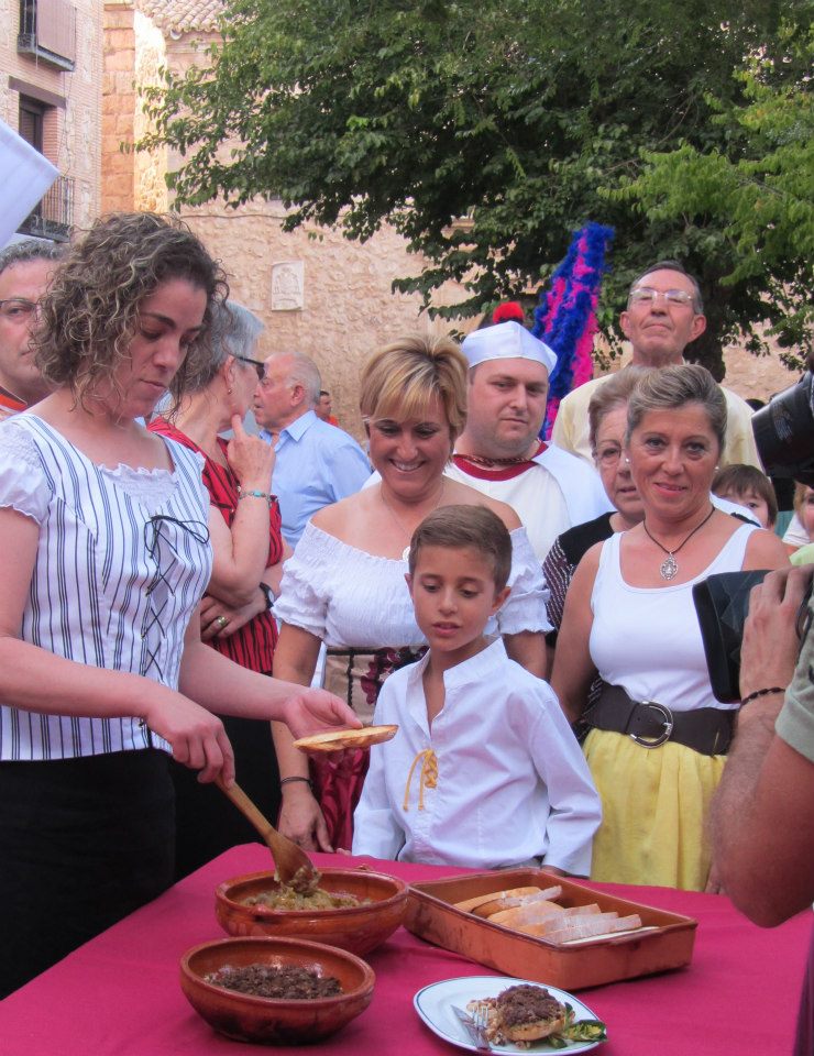 545303_383972688338788_102116577_n