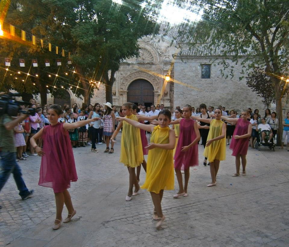 557186_383973635005360_710685990_n