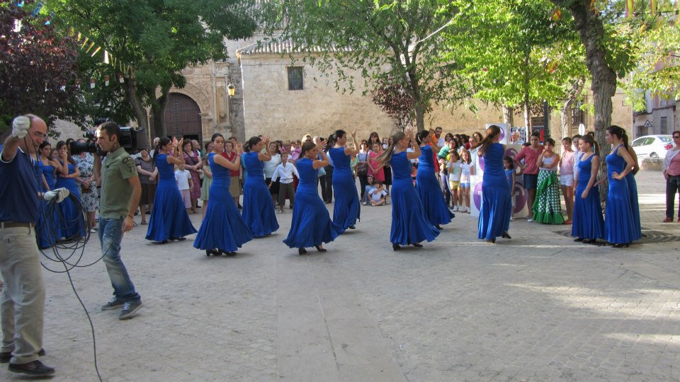 564161_383971551672235_1272110359_n