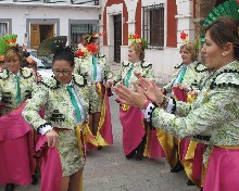 551399_447920075277382_1731885772_n