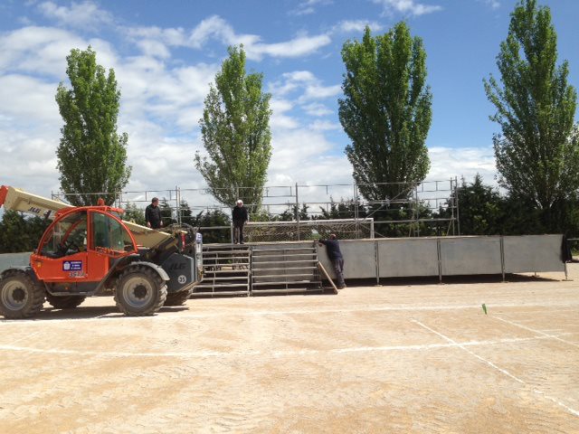 309919_566364440053518_1024655755_n