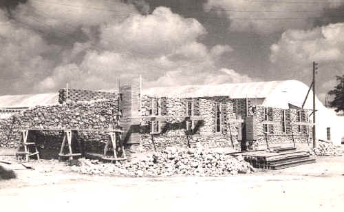 Construcci&oacute;n de viviendas para los maestros