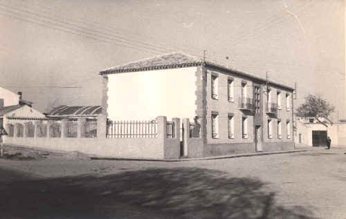 Viviendas para los maestros terminadas