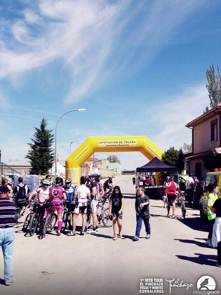 923372_10152773221560580_242598210_n