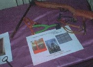 Tirachinas y escopetilla requisados. Enemigos de bombillas y cristales.